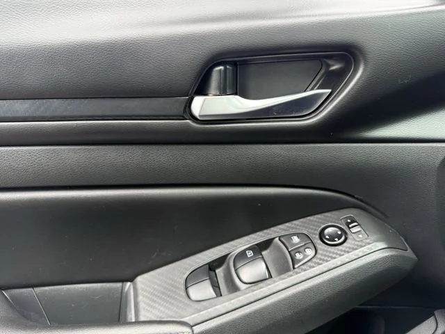 Used 2024 Silver Nissan 2.5 SV image 21
