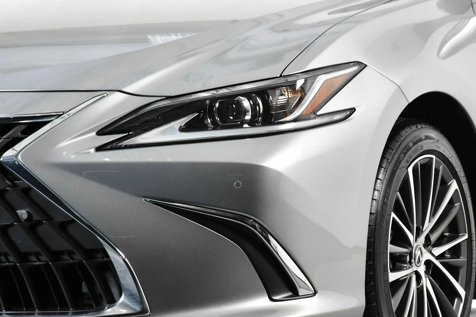 Used 2025 Iridium Lexus  image 11