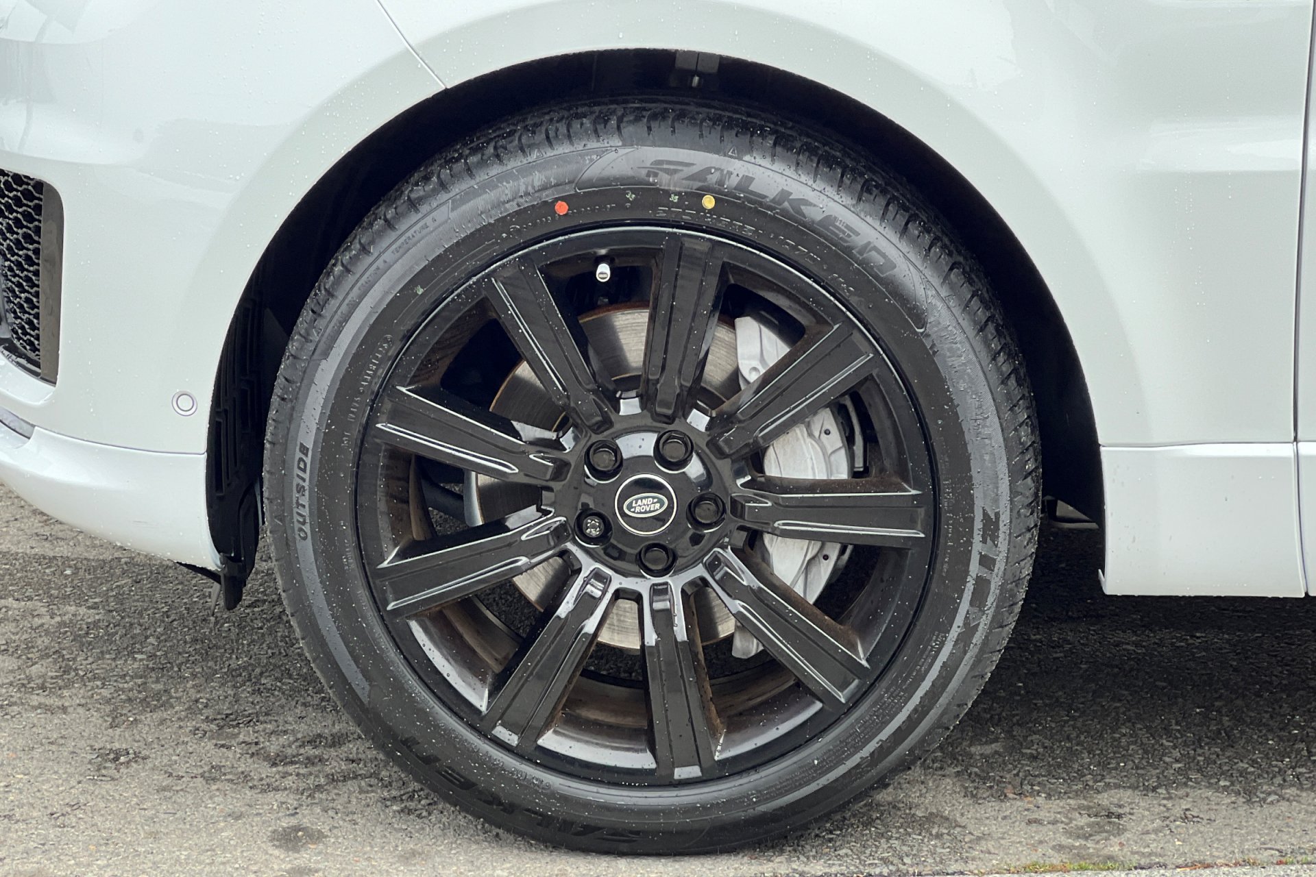 Used 2022 Fuji White Land Rover HSE Silver Edition image 11