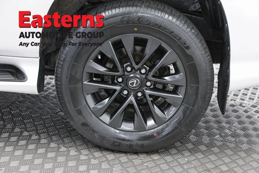 Used 2020 White Lexus 460 image 38