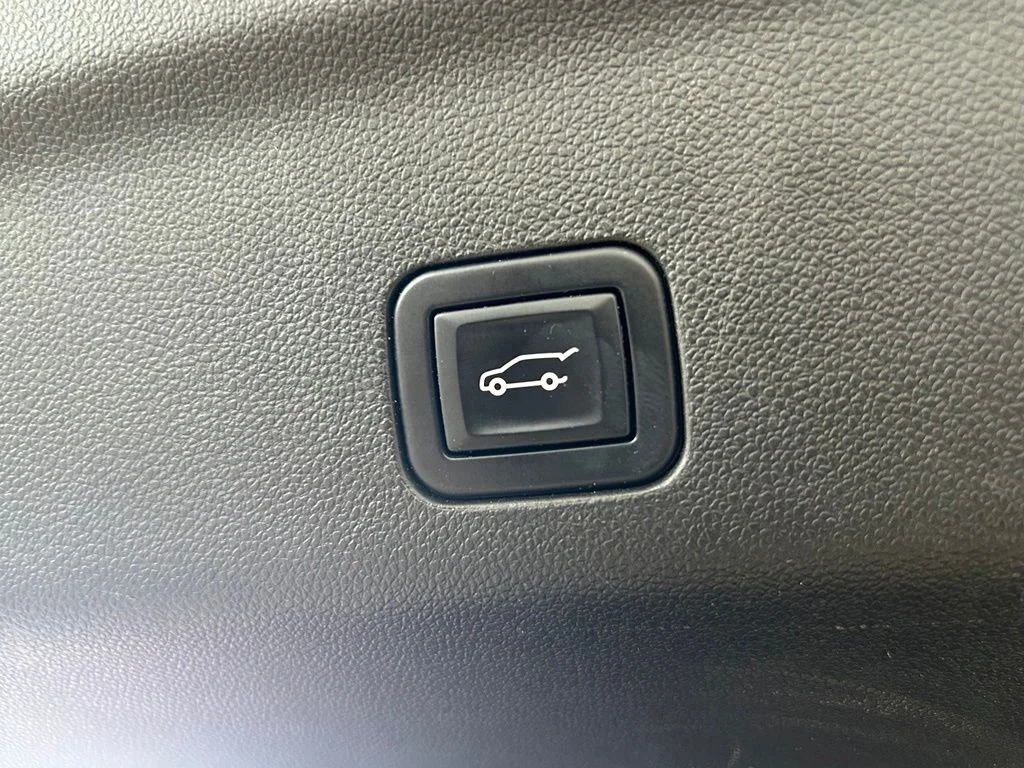 Used 2022 Summit White Chevrolet Premier image 39
