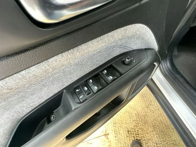 Used 2024 White Jeep Latitude image 16