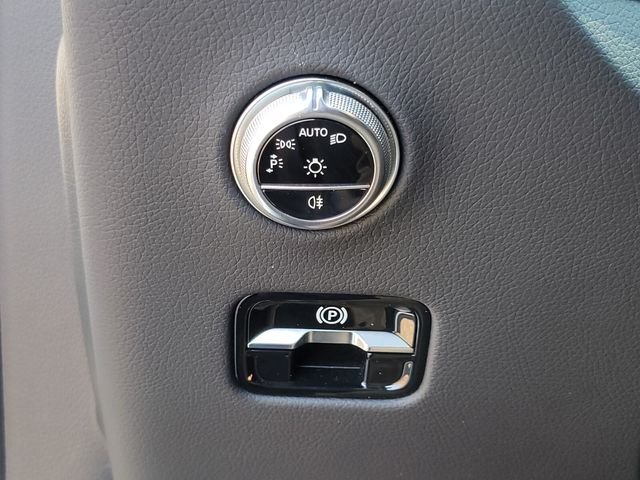 Certified Used 2023  Mercedes-Benz GLC 300 image 25