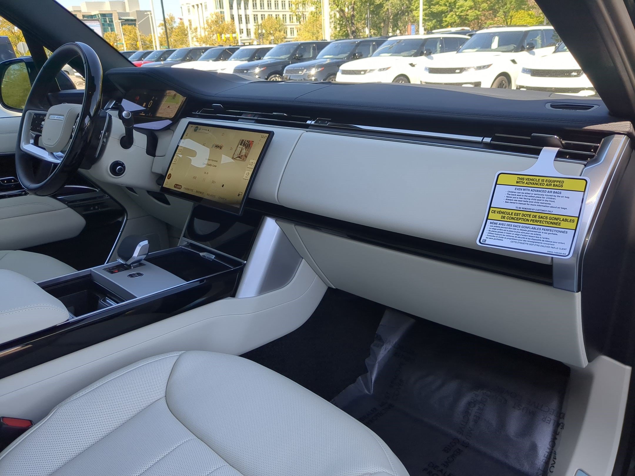 New 2026 Santorini Black Land Rover P530 SE LWB 7 Seat image 32