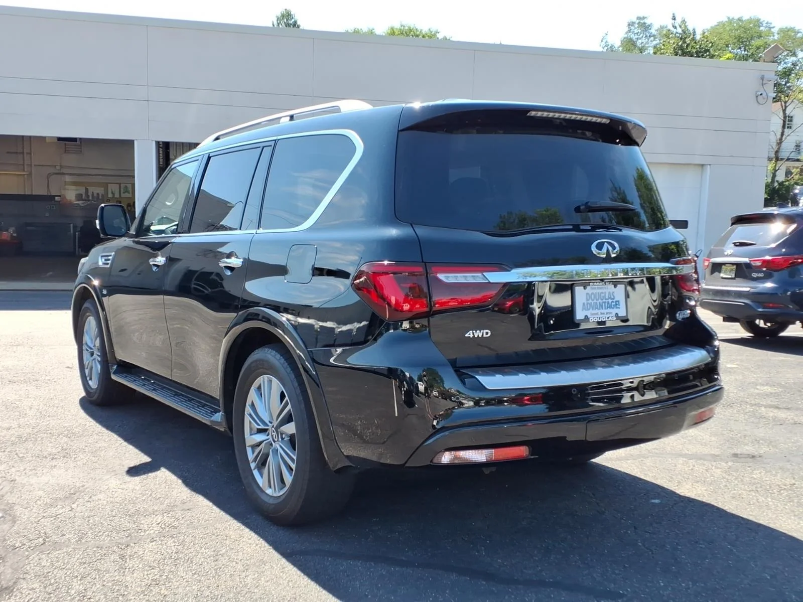 Used 2020 Black INFINITI LUXE image 8