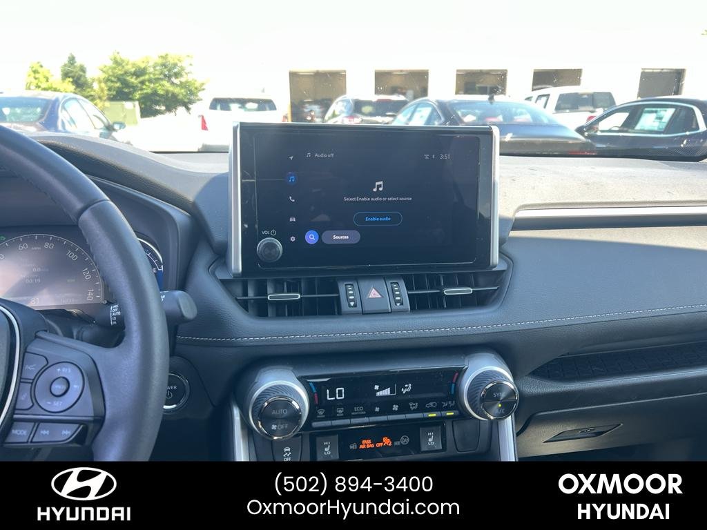 Used 2025 Wind Chill Pearl Toyota Hybrid XLE Premium image 21