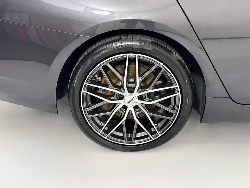 Used 2022 Dark Graphite BMW 530e iPerformance image 34