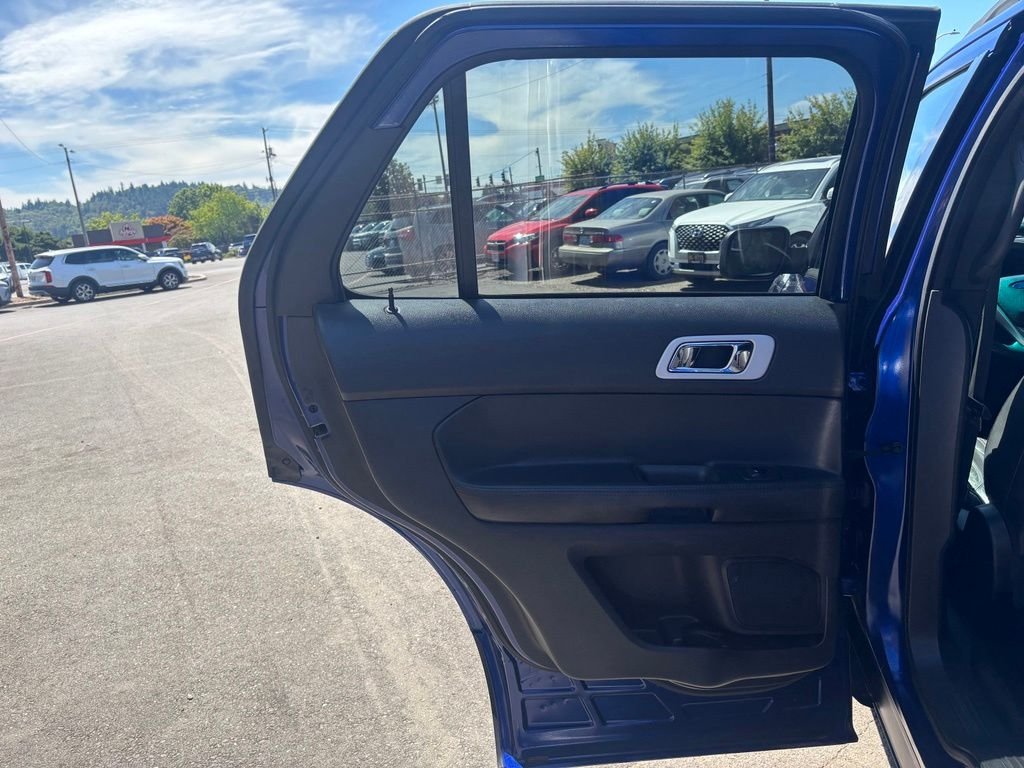 Used 2014 Blue Metallic Ford Limited image 20