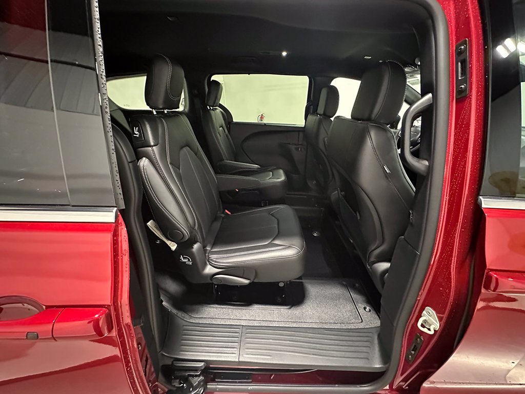 Used 2027 Red Chrysler Wheelchair Accessible-LX image 25