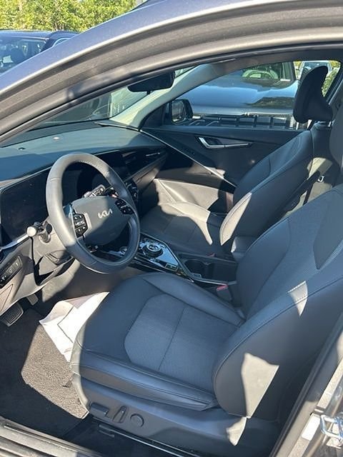 Used 2023 Gray Kia Wind image 11