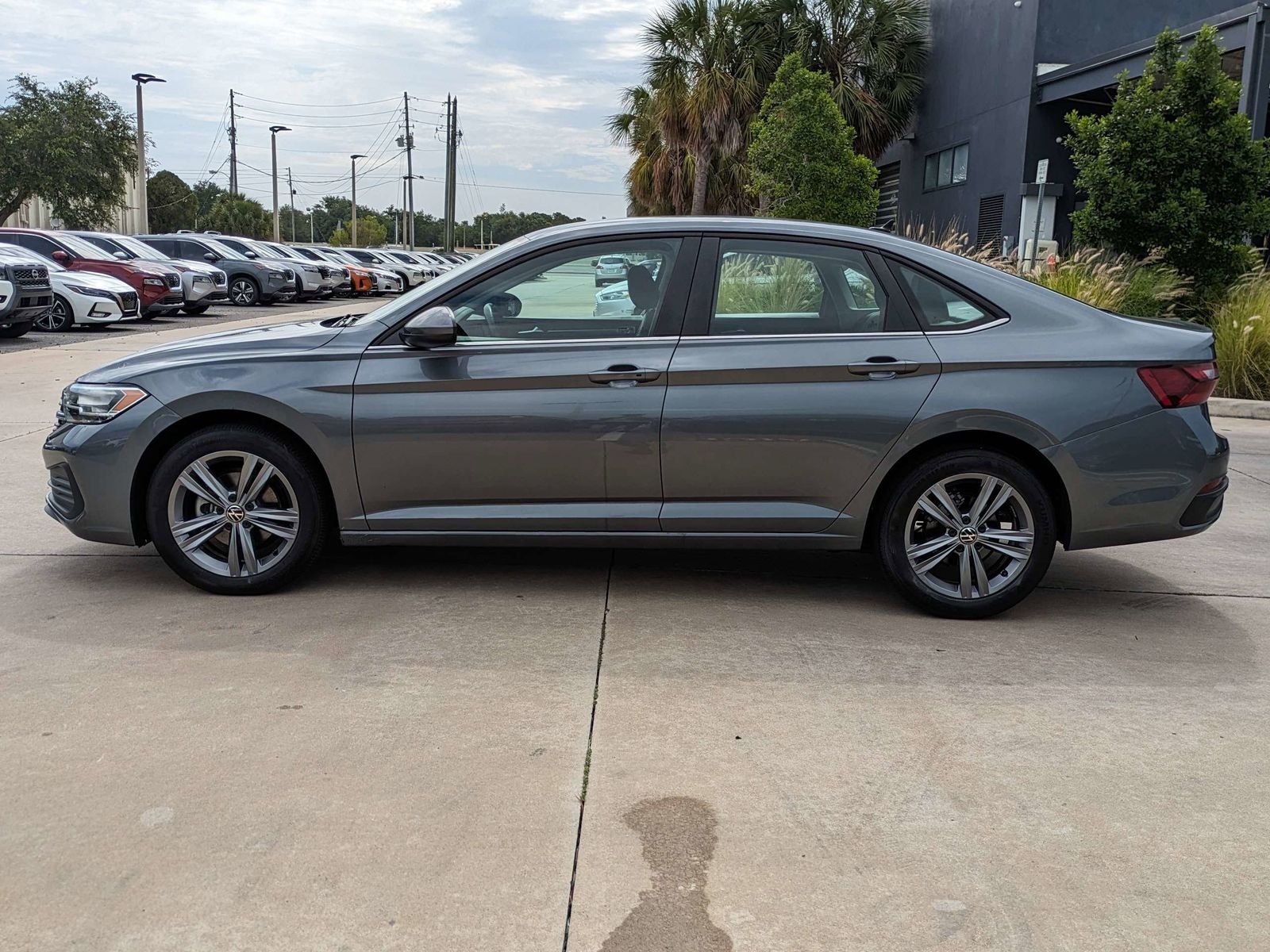 Used 2024 Gray Volkswagen 1.5T SE image 9