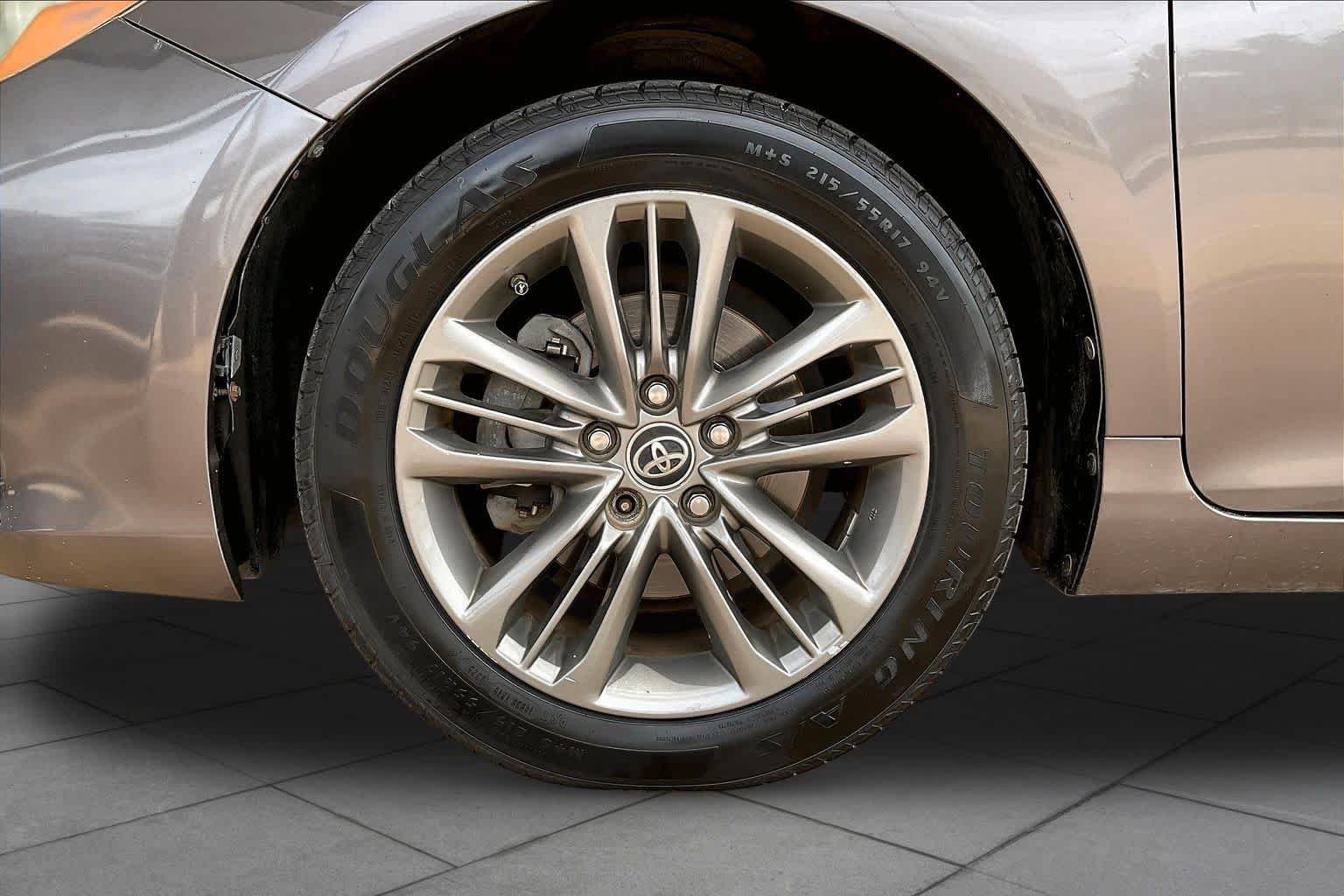 Used 2015 Predawn Gray Mica Toyota SE image 9
