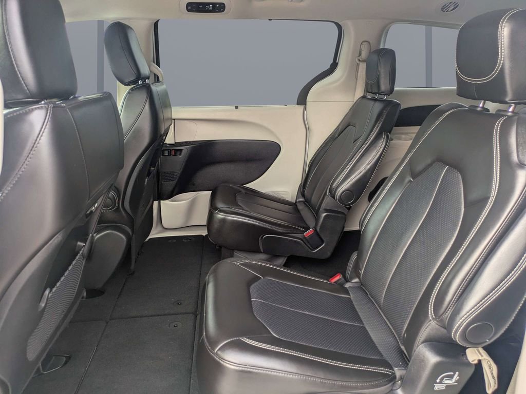 Used 2024 Silver Chrysler Touring L image 15