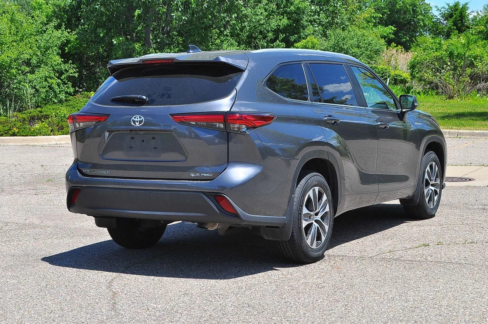 Used 2023 Gray Toyota XLE image 3
