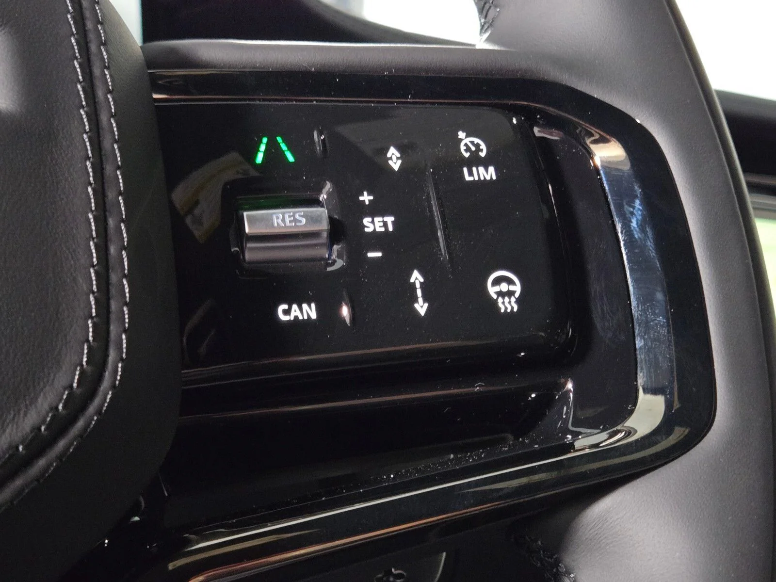 New 2026 Fuji White Land Rover Dynamic SE image 23