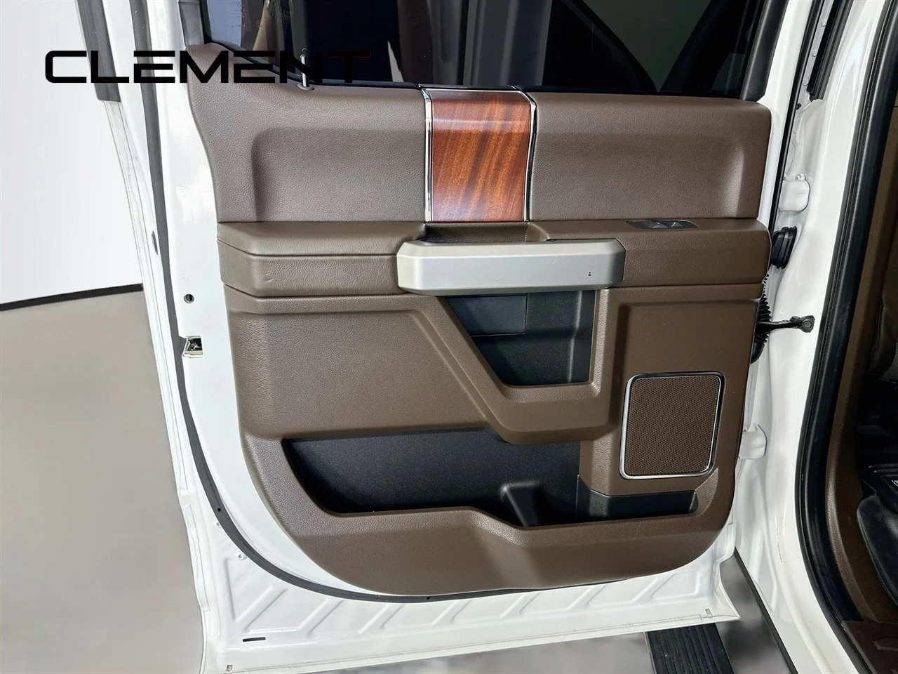 Used 2022 Brown Ford King Ranch image 32