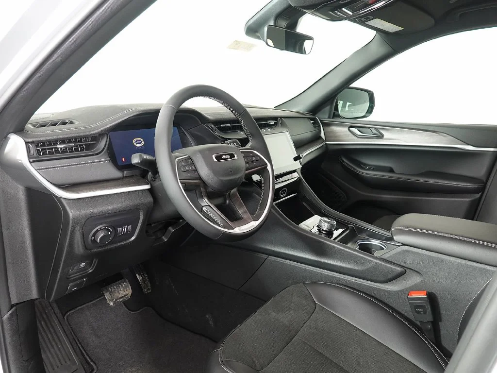 Used 2026 Silver Jeep Altitude image 8