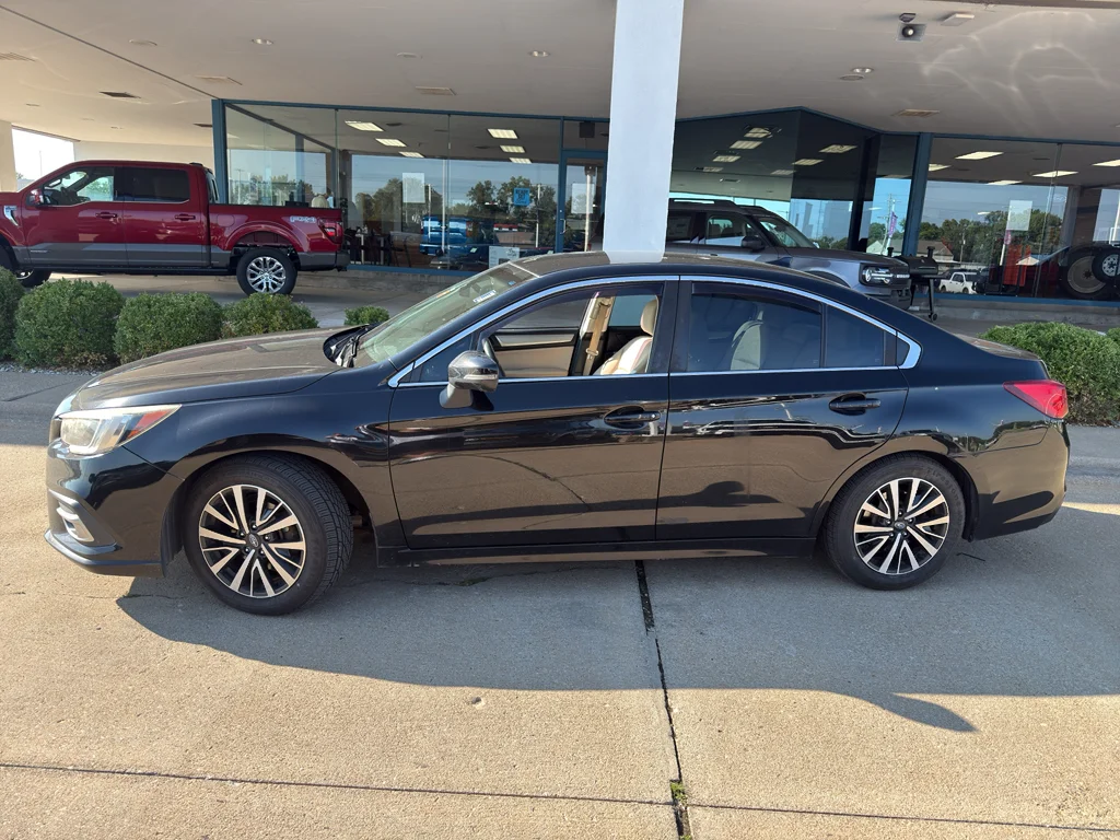Used 2018 Crystal Black Silica Subaru Premium image 9
