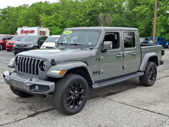 Used 2022 Gray Jeep Overland image 3