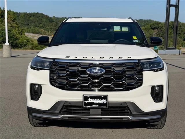 Used 2025 Star White Metallic Tri-Coat Ford Platinum image 8