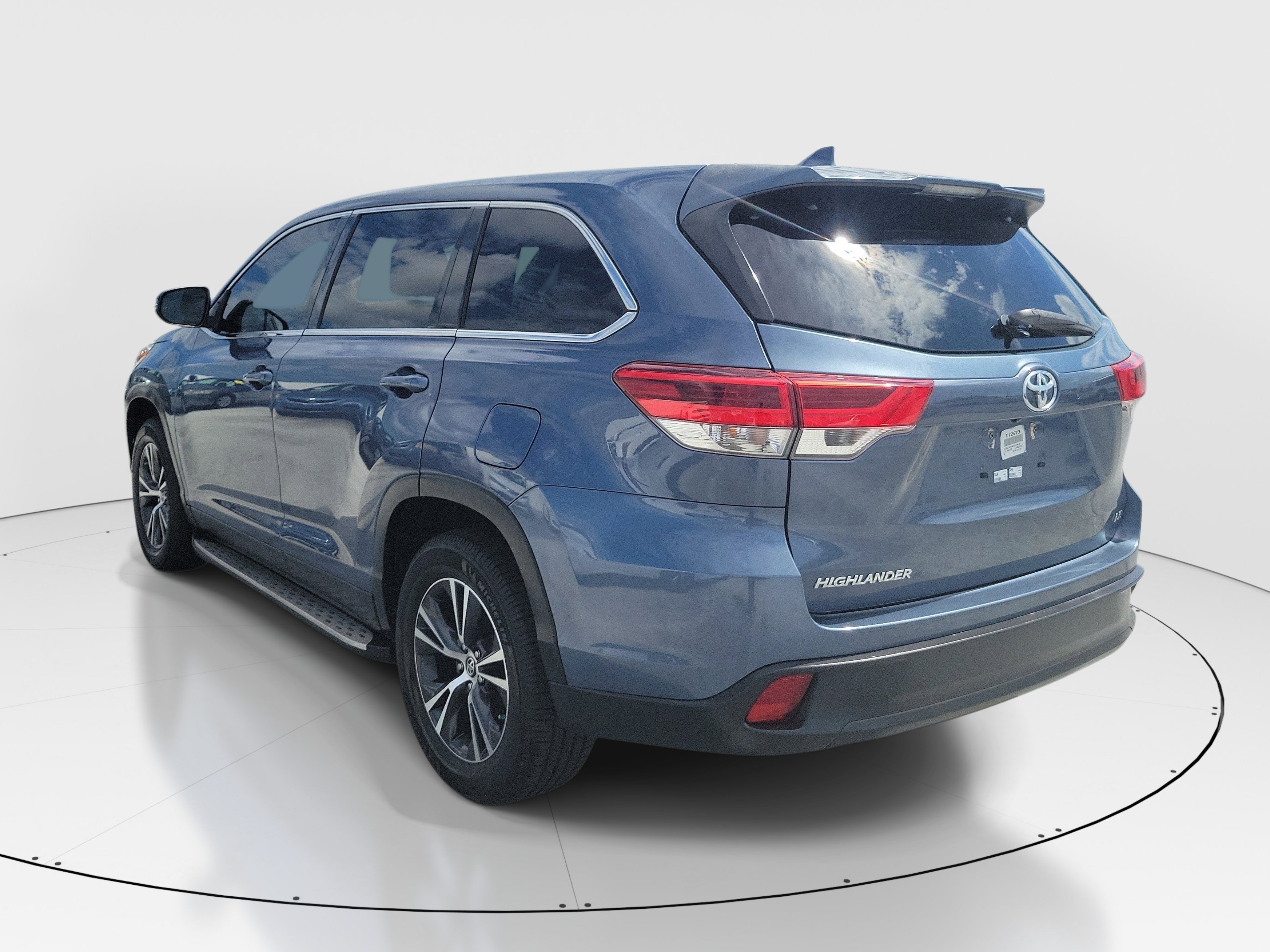 Used 2019 Shoreline Mist Toyota LE Plus image 4