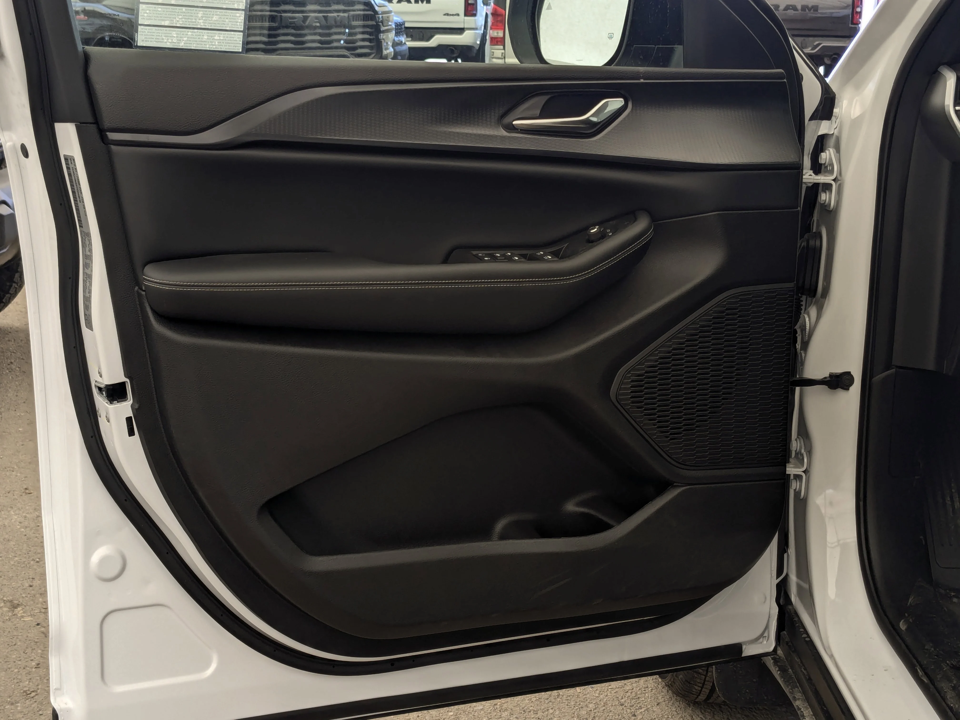 New 2026 White Jeep Laredo - - Classic Theme - 8.4-inch Touchscreen - Heated Seats & Steering Wheel - 3.6L Pentastar V6 image 12