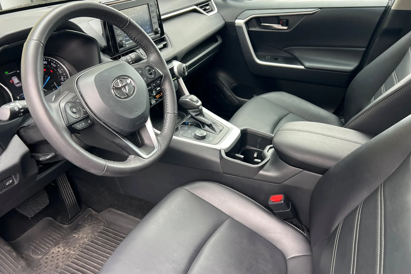 Certified Used 2022 Magnetic Gray Metallic Toyota Hybrid XLE Premium image 9