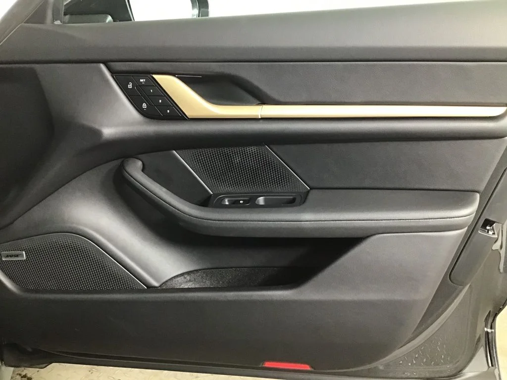 2025 Porsche Taycan S - Photo 18
