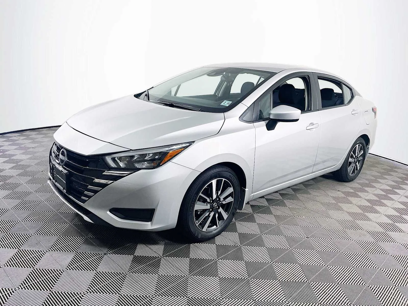 2025 Nissan Versa 1.6 SV CVT's photo