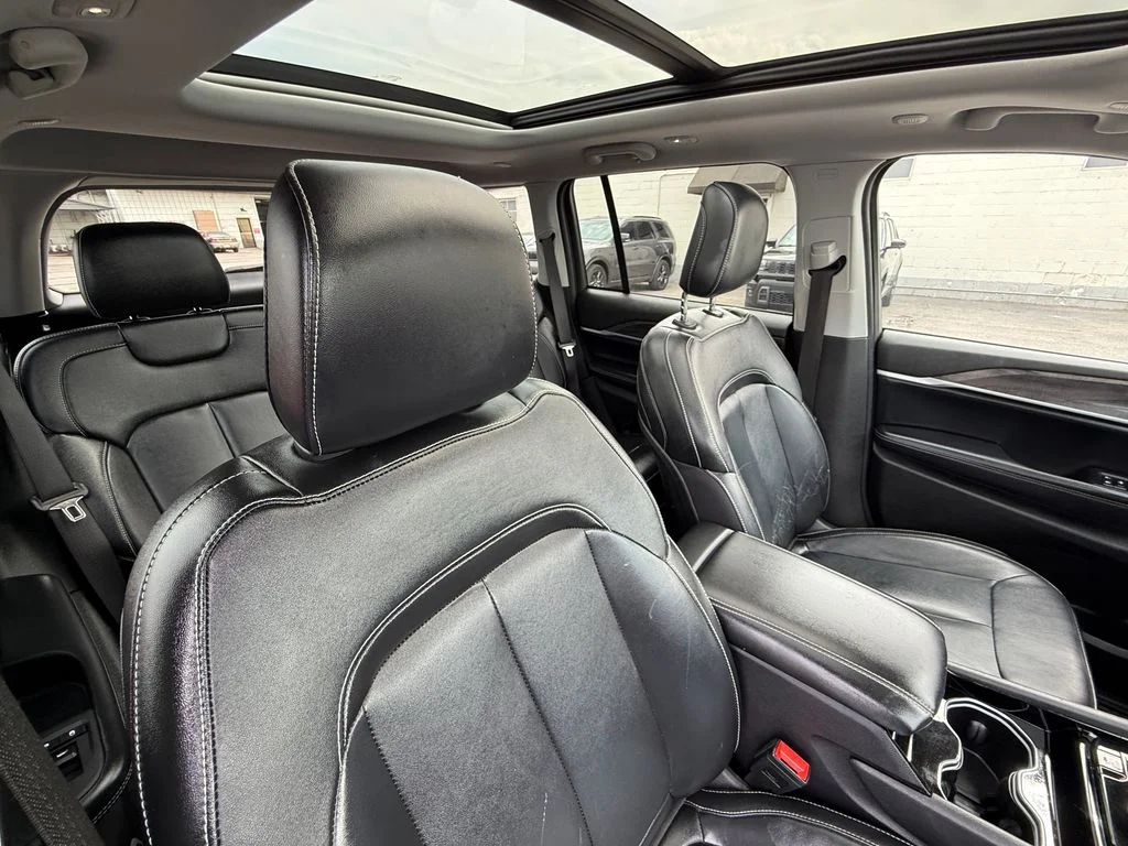 Used 2022 Black Jeep 4xe image 18