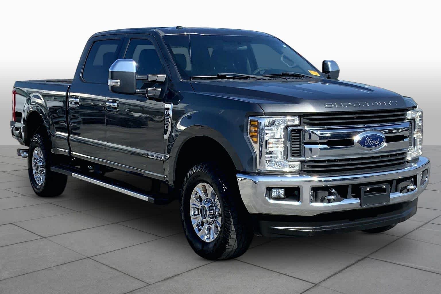 Used 2018 Magnetic Metallic Ford XLT image 3