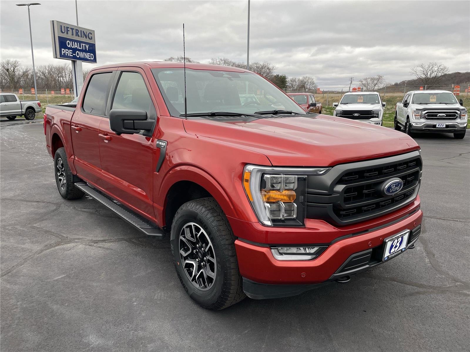 Used 2023 Hot Pepper Red Tinted Clearcoat Ford XLT image 8