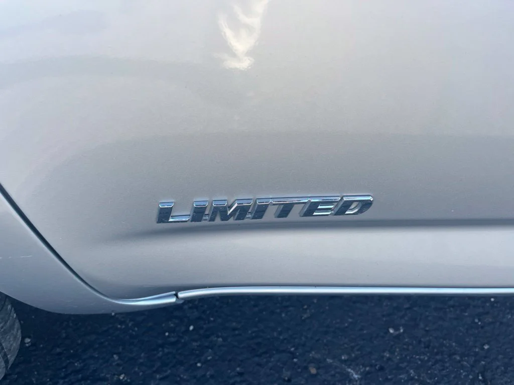 Used 2008 Classic Silver Metallic Toyota Limited image 5