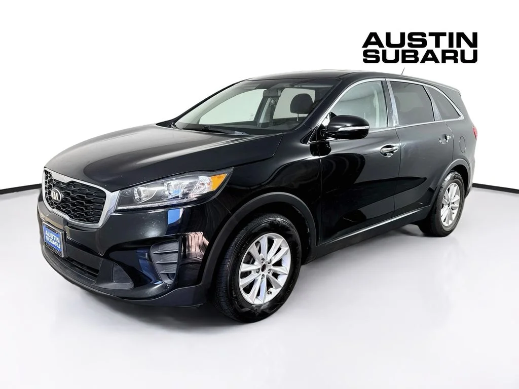 Used 2019 Black Kia L image 3