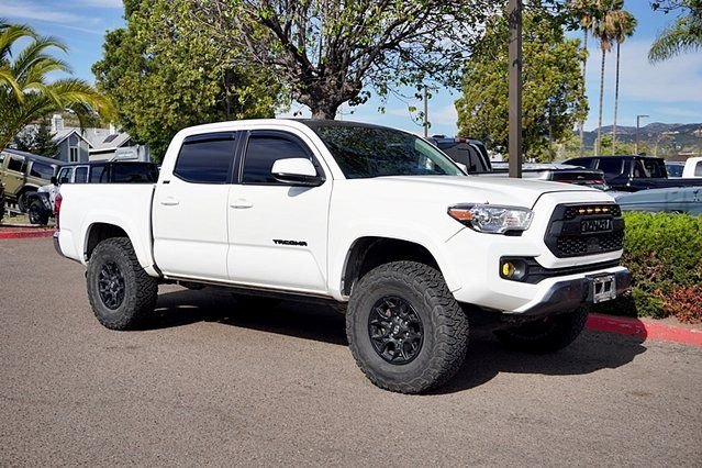 Used 2022 White Toyota SR5 image 5