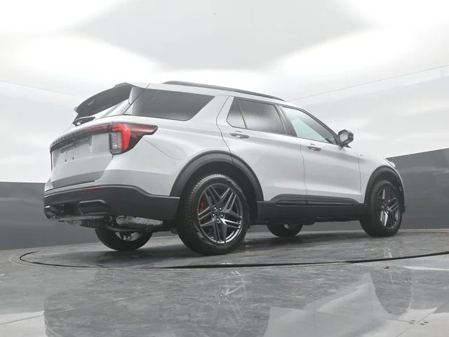 New 2027 Avalanche Gray Ford ST-Line image 25