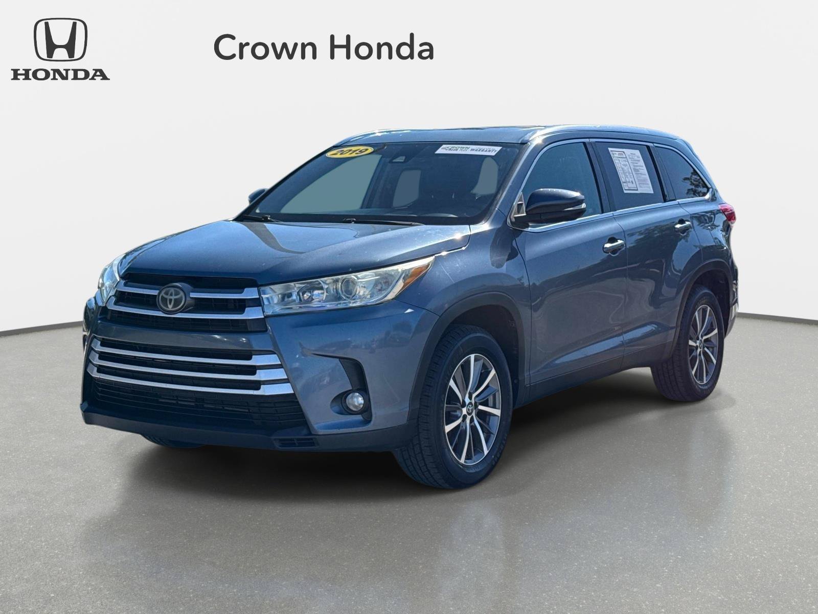 Used 2019 Shoreline Blue Pearl Toyota XLE image 1