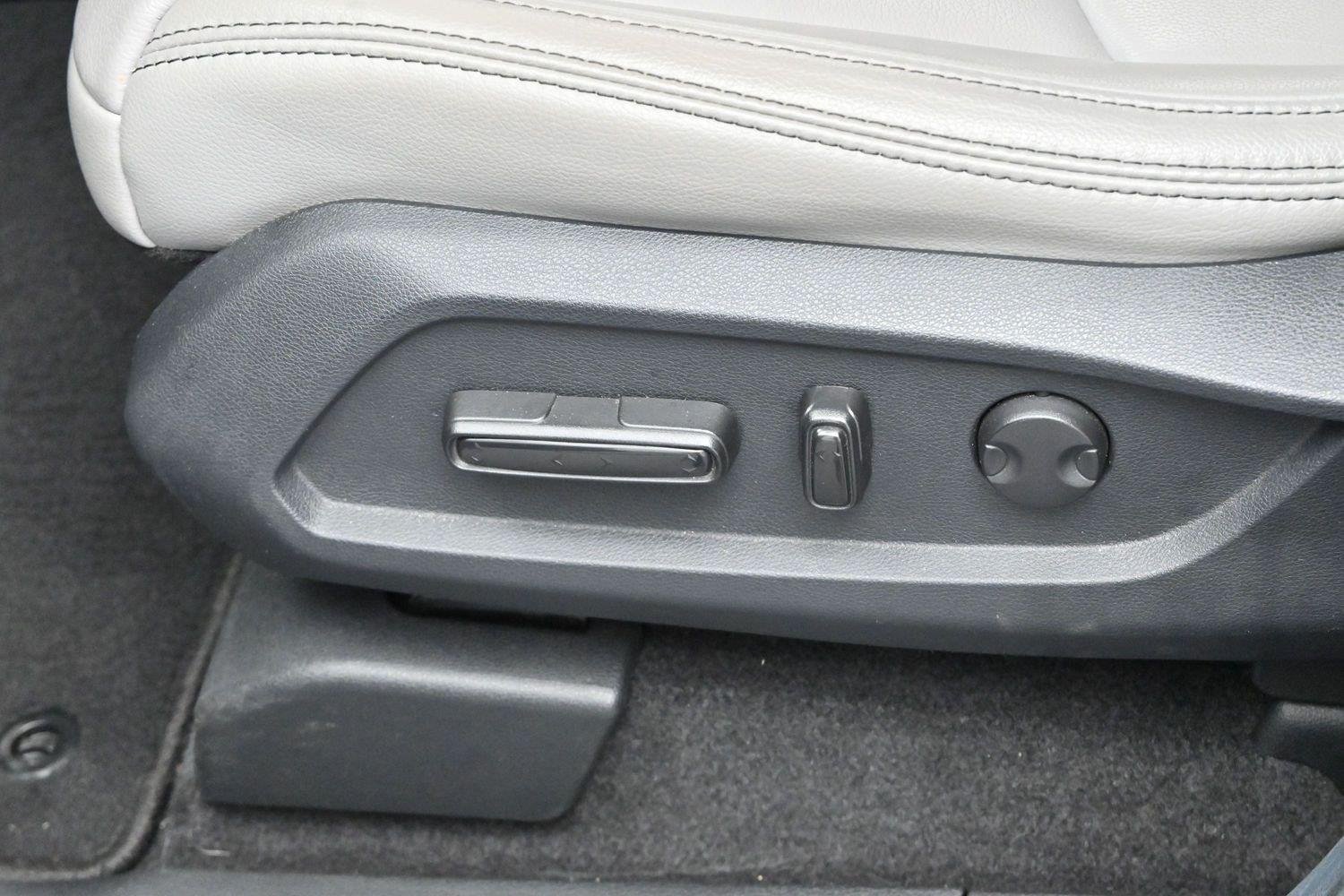 Used 2024 Lunar Silver Metallic Honda EX-L image 16