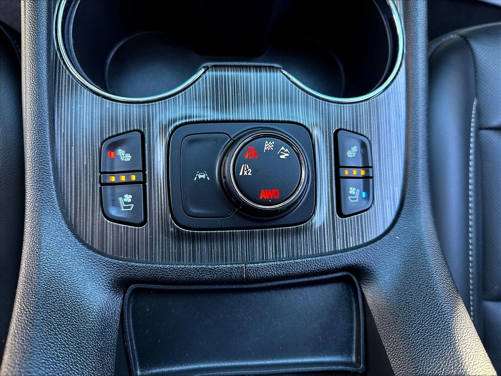 Used 2023 Sterling Metallic GMC SLT image 40