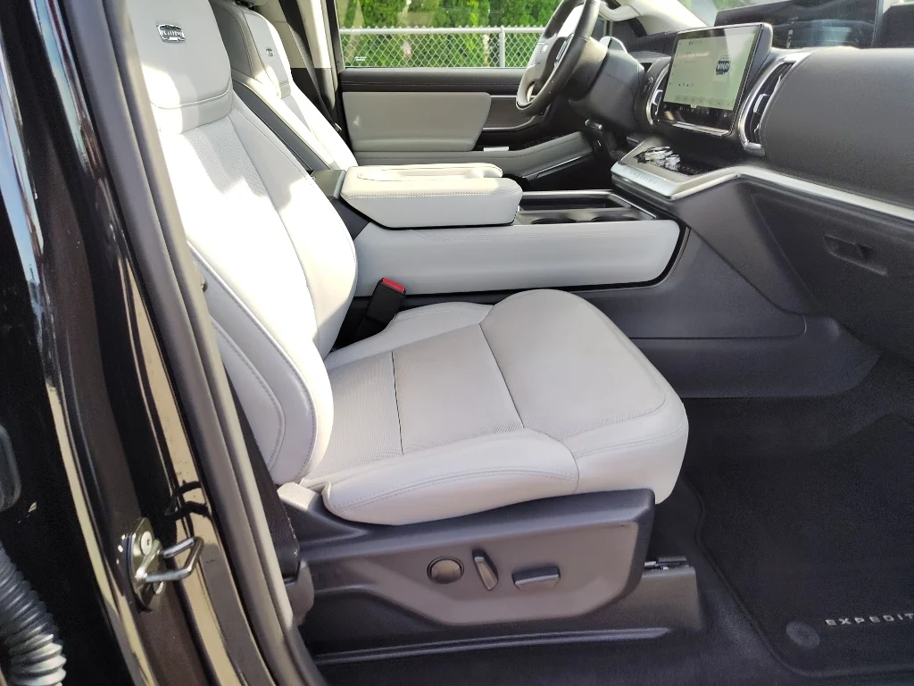 Used 2025 Agate Black Metallic Ford Platinum image 16