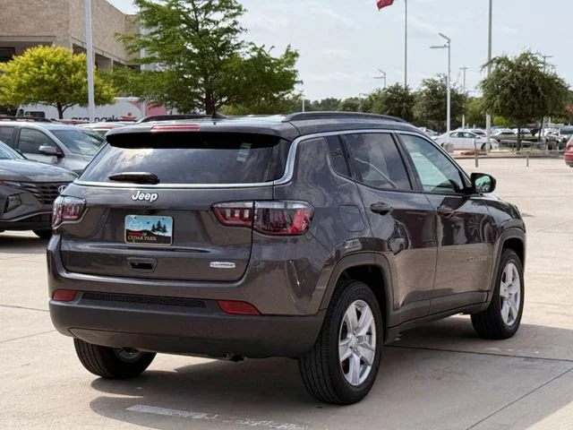 Used 2022 Gray Jeep Latitude image 5