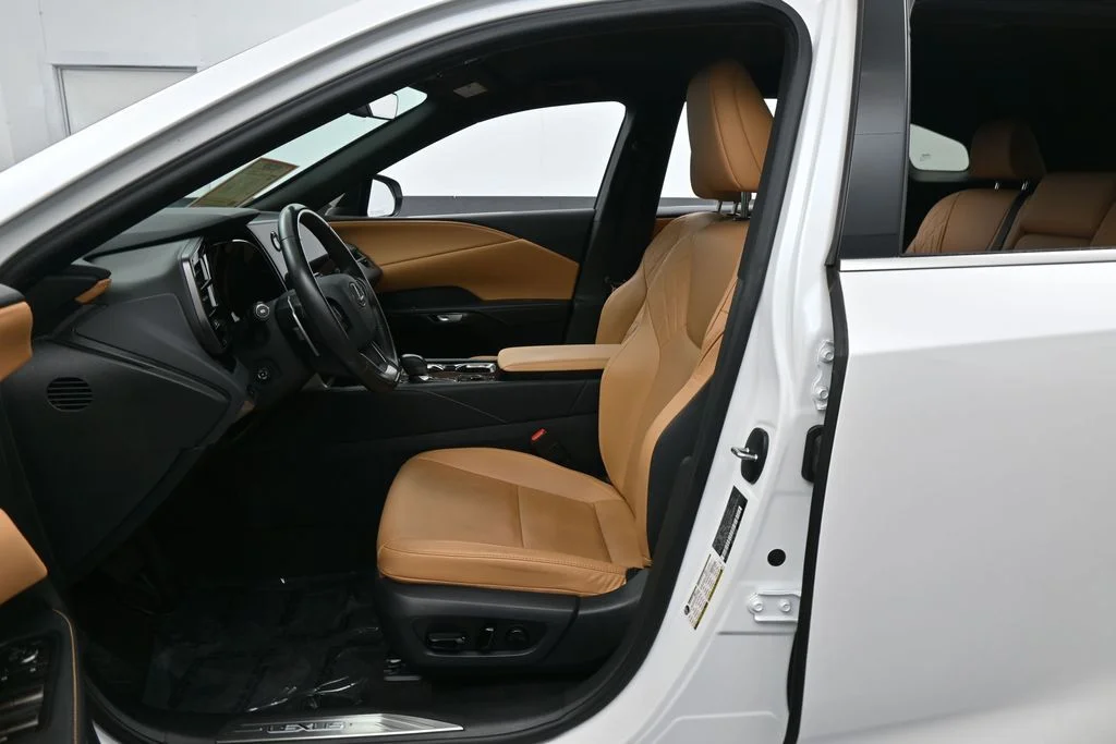 Used 2025 White Pearl Lexus 350 image 11
