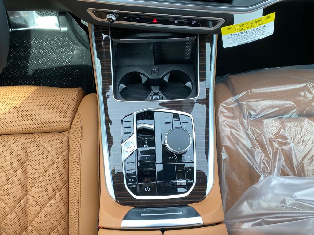 New 2026 Manhattan Green Metallic BMW xDrive50e image 10
