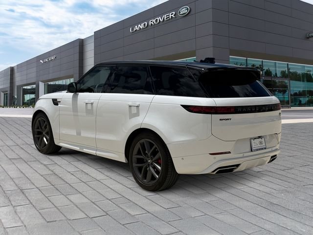 Certified Used 2023 Fuji White Land Rover SE Dynamic image 3