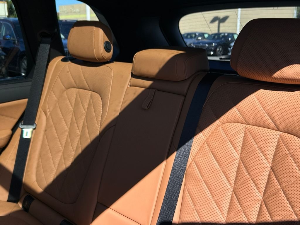 New 2026 Dravit Grey Metallic BMW xDrive40i image 32