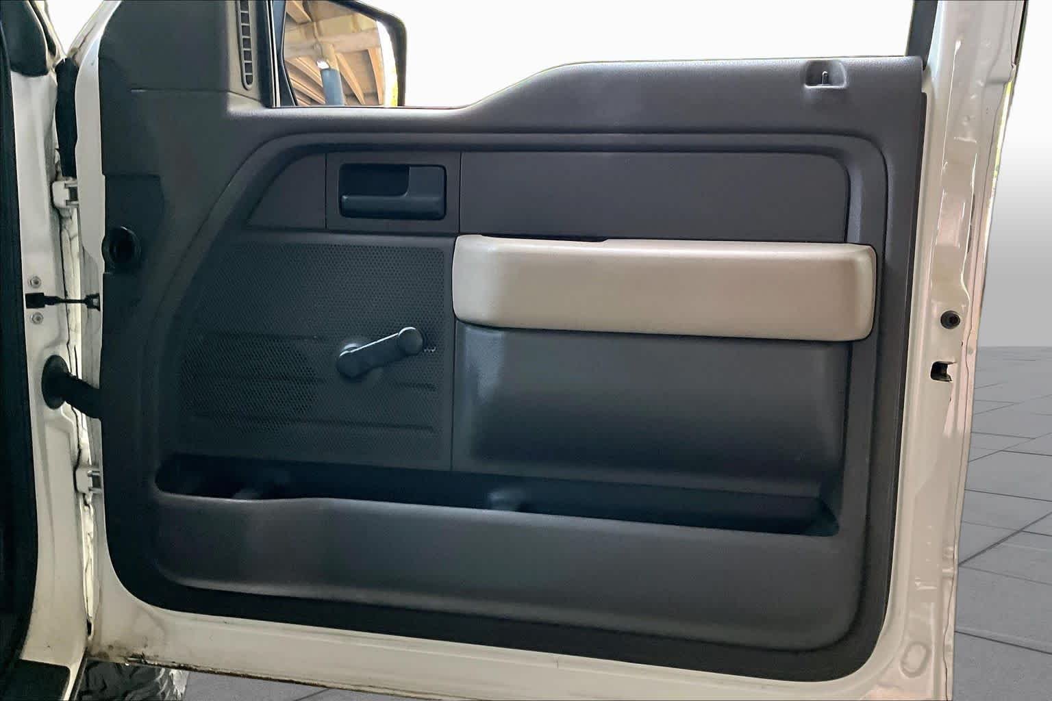 Used 2009 Oxford White Ford XL image 22