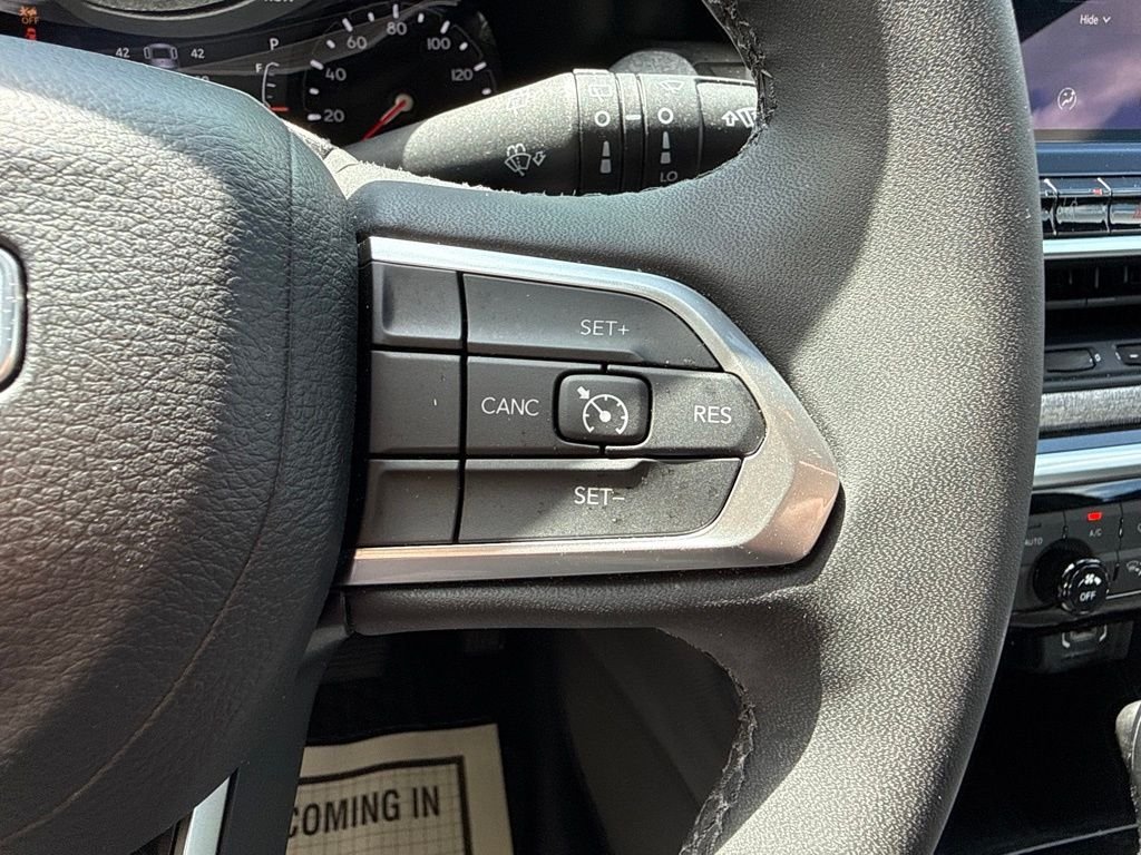 Used 2023 Black Jeep Latitude image 27