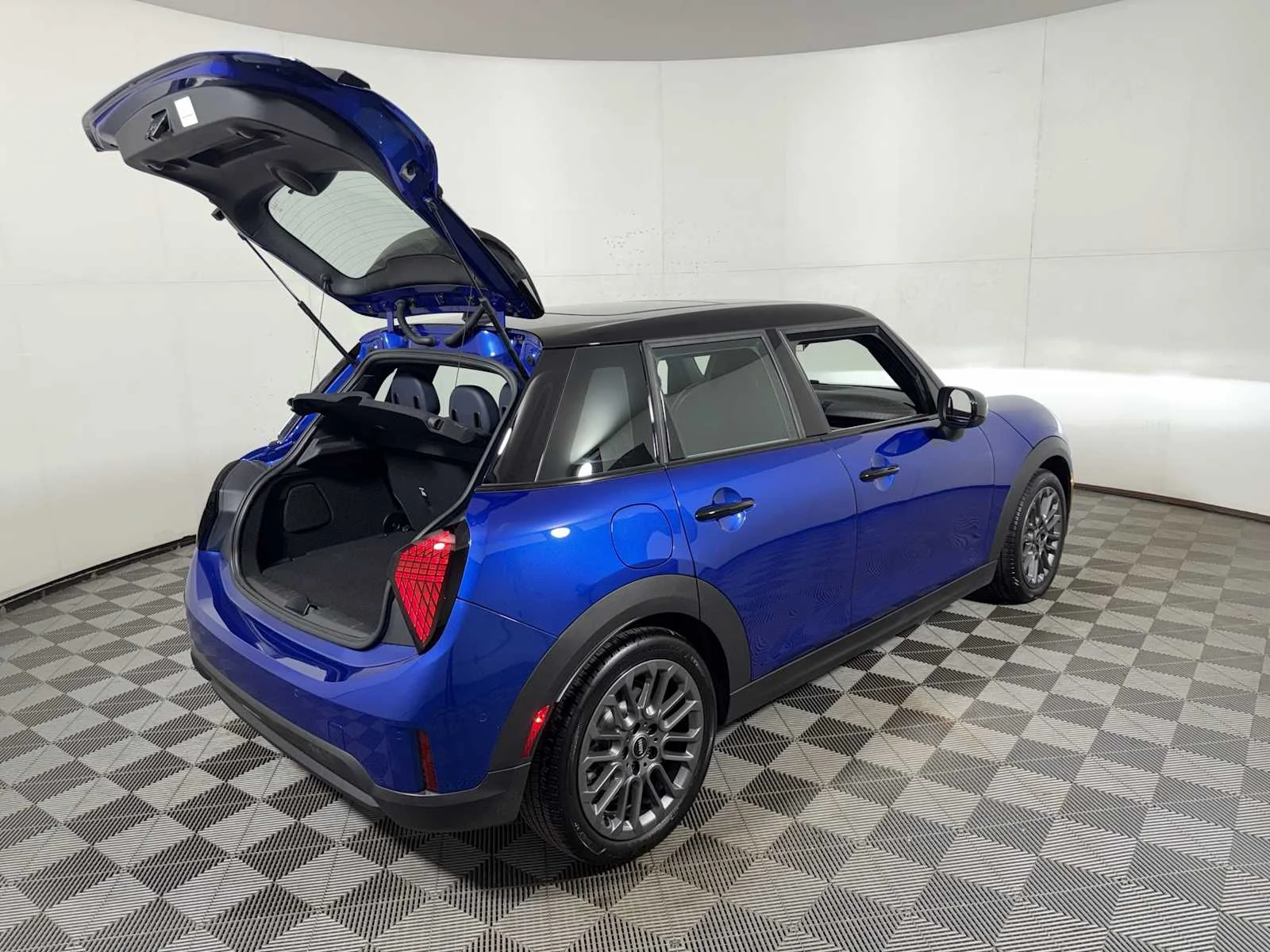 2025 MINI Hardtop 4 Door S - Photo 23