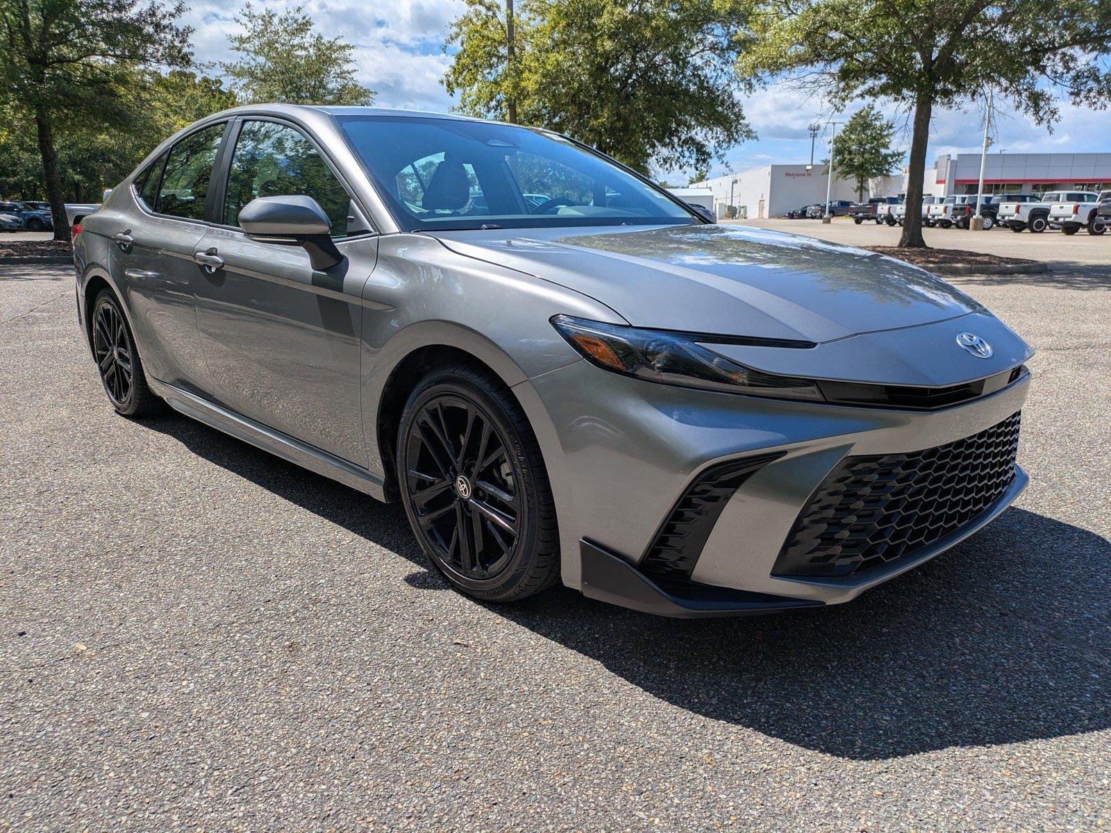Used 2025  Toyota SE image 2