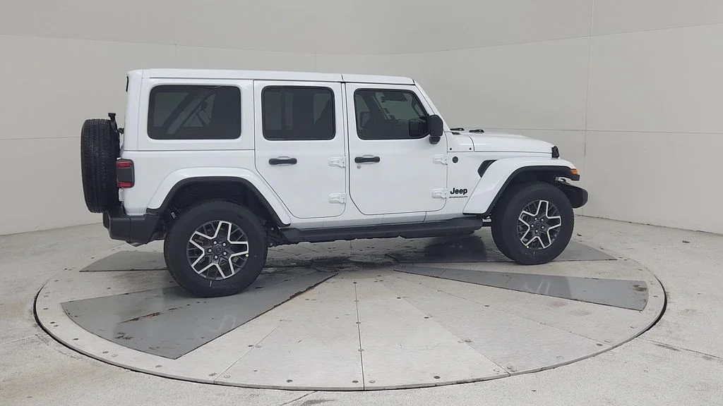 New 2026 Bright White Clear-Coat Exterior Paint Jeep Sahara image 16
